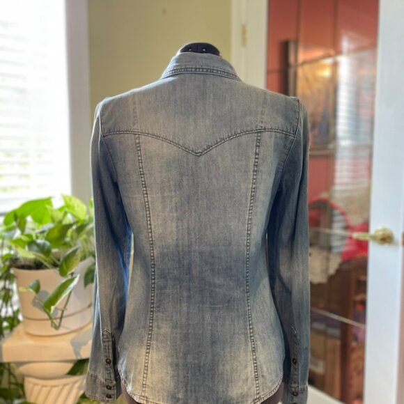 Extra small Guess jean shirt - Picture 2 of 2